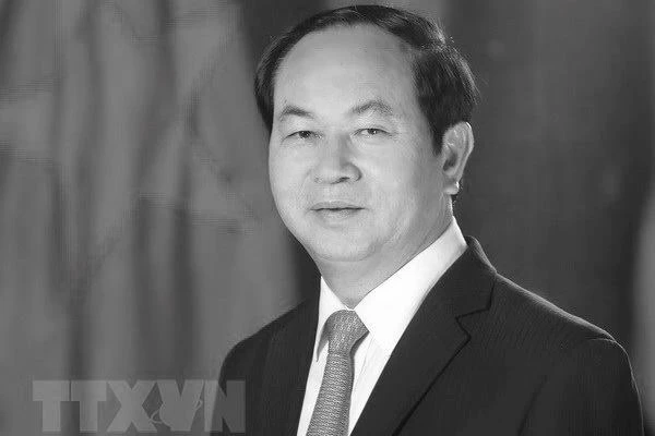 Hàng ngàn người tiễn đưa linh cữu Chủ tịch nước Trần Đại Quang ảnh 14 Hàng ngàn người tiễn đưa linh cữu Chủ tịch nước Trần Đại Quang ảnh 14