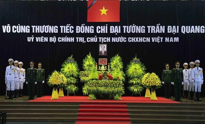 Hàng ngàn người tiễn đưa linh cữu Chủ tịch nước Trần Đại Quang ảnh 1 Hàng ngàn người tiễn đưa linh cữu Chủ tịch nước Trần Đại Quang ảnh 1