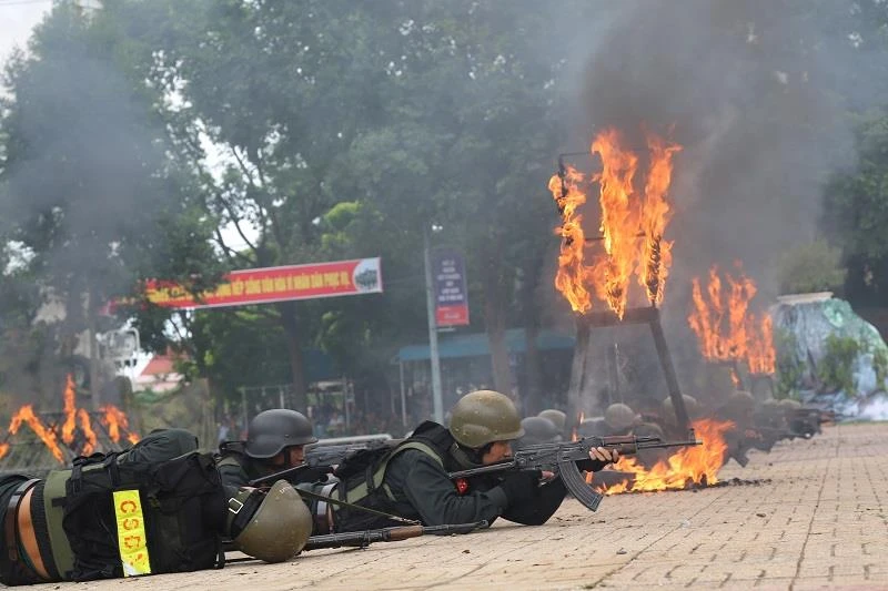 Mãn nhãn các tuyệt kỹ võ thuật của công an ảnh 16 Mãn nhãn các tuyệt kỹ võ thuật của công an ảnh 16