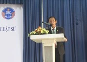 Đeo đồng hồ chứa 'phao' khi thi tập sự hành nghề luật sư