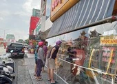 Bán được 40 con gà ngay trong buổi sáng mở cửa trở lại