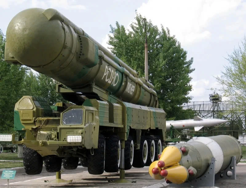 Sau khi Tổng thống Nga Vladimir Putin xác nhận rằng quân đội Nga đã sử dụng tên lửa siêu thanh Oreshnik tấn công một cơ sở quân sự ở TP Dnipro (Ukraine) hôm 21-11, vũ khí này đã nhanh chóng trở thành tâm điểm chú ý của quốc tế và khiến xung đột Nga-Ukraine 'nóng' hơn.