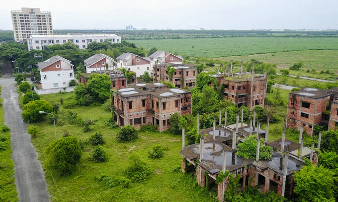 Hàng trăm biệt thự hoang tàn trong khu đô thị mới ở Đồng Nai