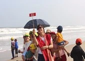 Tiết trời cực đẹp, du khách đổ xô về Đà Nẵng