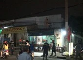 Người đàn ông nghi ngáo đá, khỏa thân leo nóc nhà
