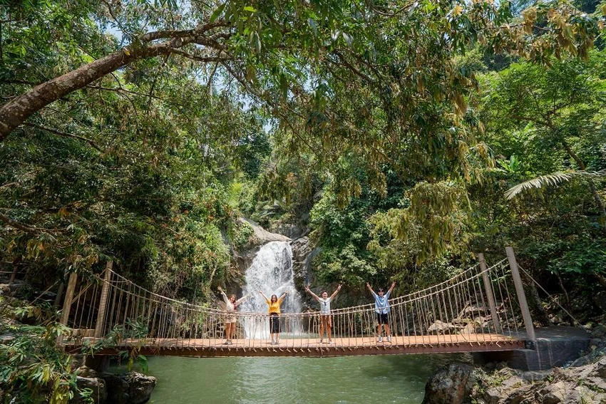 Khu du lịch sinh thái Cổng trời Đông Giang. Khu du lịch sinh thái Cổng trời Đông Giang.