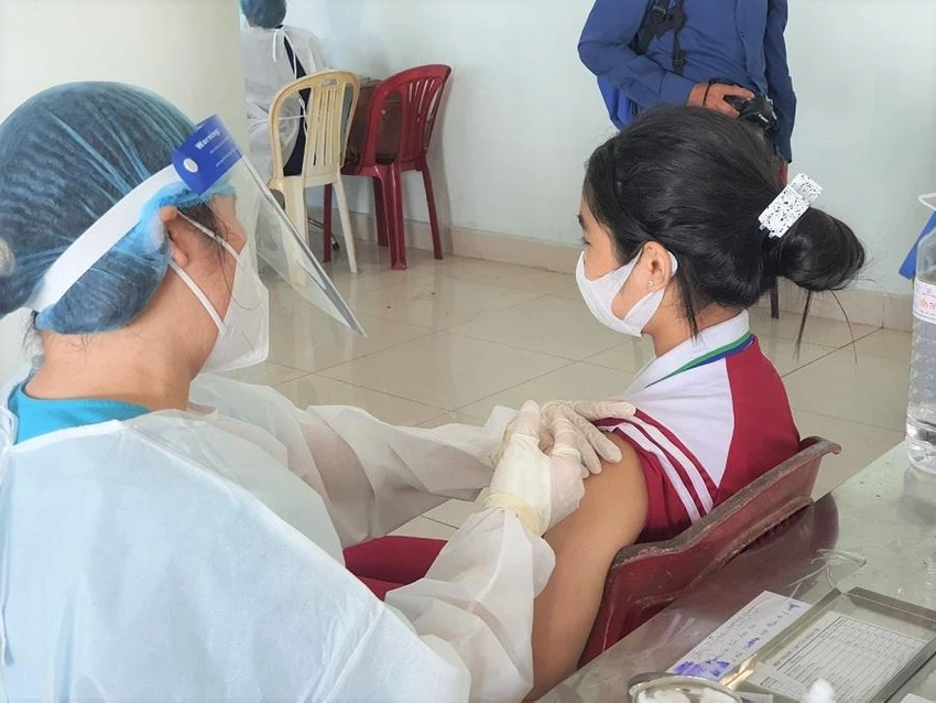 Hầu hết học sinh cho biết cảm thấy yên tâm và thoải mái khi tiêm vaccine. Ảnh: TA Hầu hết học sinh cho biết cảm thấy yên tâm và thoải mái khi tiêm vaccine. Ảnh: TA