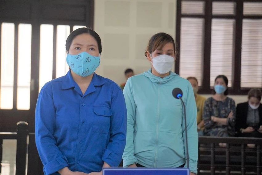 Hai bị cáo tại tòa. Ảnh: TA Hai bị cáo tại tòa. Ảnh: TA