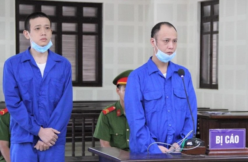 Hai bị cáo tại tòa. Ảnh: TA
