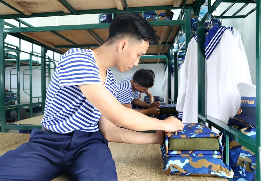 Các chiến sĩ mới thích nghi rất nhanh với môi trường sinh hoạt và thực hiện các chế độ của đơn vị. Ảnh: H.DIỆU Các chiến sĩ mới thích nghi rất nhanh với môi trường sinh hoạt và thực hiện các chế độ của đơn vị. Ảnh: H.DIỆU