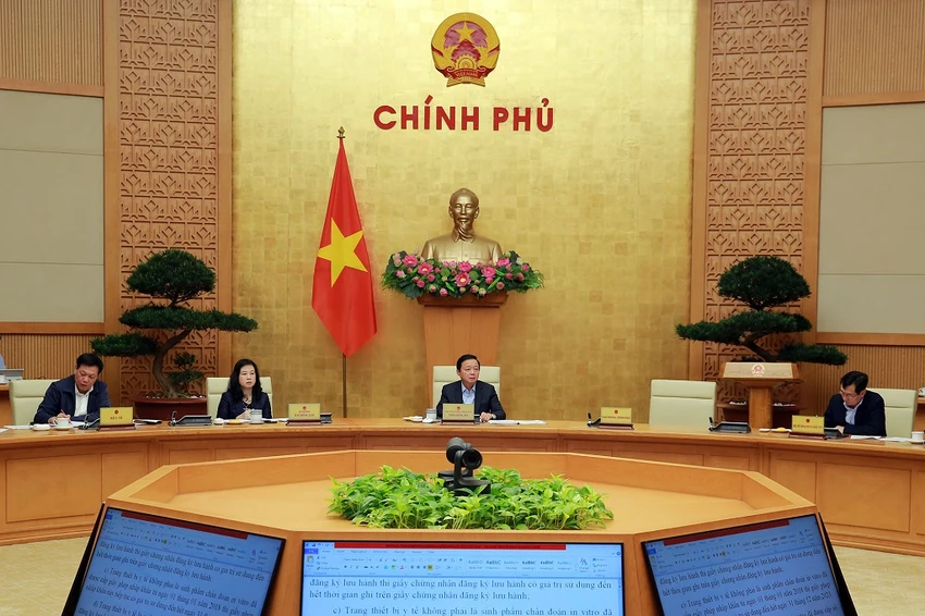 Phó Thủ tướng Trần Hồng Hà làm việc với lãnh đạo các bộ, ngành liên quan để tháo gỡ vướng mắc về mua sắm trang thiết bị y tế, hoá chất xét nghiệm...Ảnh: VGP/Đình Nam Phó Thủ tướng Trần Hồng Hà làm việc với lãnh đạo các bộ, ngành liên quan để tháo gỡ vướng mắc về mua sắm trang thiết bị y tế, hoá chất xét nghiệm...Ảnh: VGP/Đình Nam