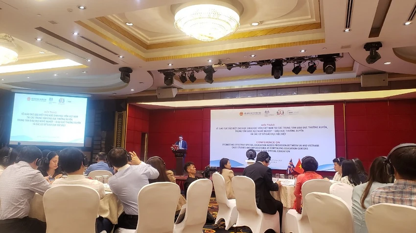 Các đại biểu trình bày tại hội thảo. Ảnh: T.AN