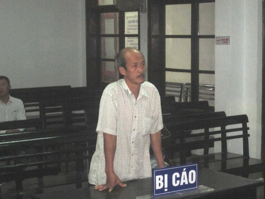 Hàng xóm tương tàn chỉ vì 1… cây k