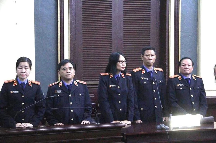 Bà Phấn và trợ thủ đắc lực bị đề nghị mức án tù cao nhất ảnh 1