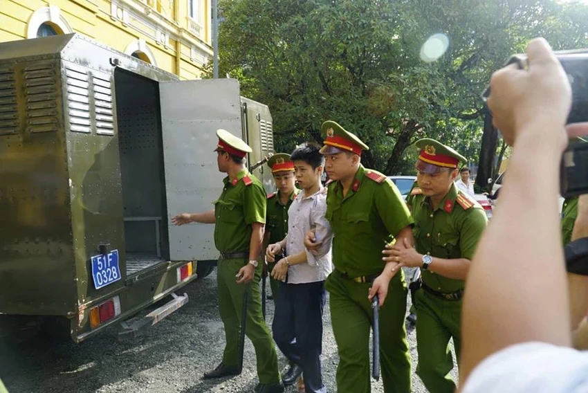 Đang xét xử vụ thảm sát 5 người một gia đình ở Bình Tân ảnh 4