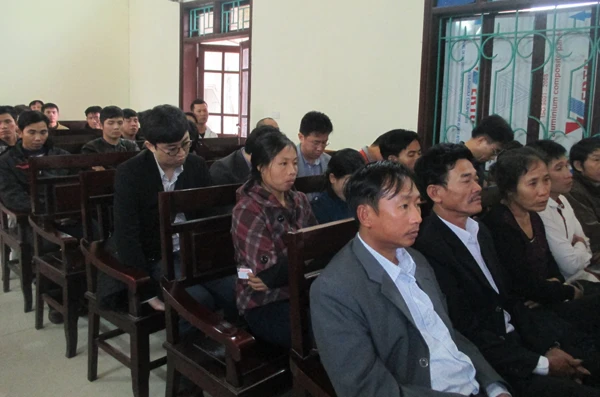 Chùm ảnh xét xử vụ sập giàn giáo ở Vũng Áng làm 13 người chết ảnh 8 Chùm ảnh xét xử vụ sập giàn giáo ở Vũng Áng làm 13 người chết ảnh 8