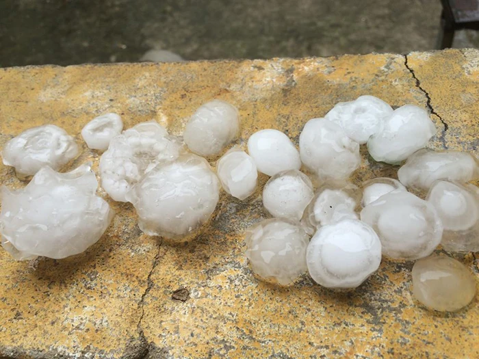 Mưa đá to như trứng gà lại xuất hiện ở miền núi Nghệ An ảnh 1 Mưa đá to như trứng gà lại xuất hiện ở miền núi Nghệ An ảnh 1