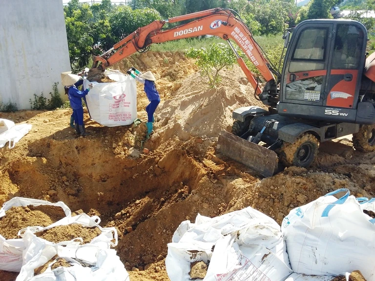 Khởi tố hình sự vụ chôn lấp chất thải Formosa ở trang trại giám đốc ảnh 2 Khởi tố hình sự vụ chôn lấp chất thải Formosa ở trang trại giám đốc ảnh 2