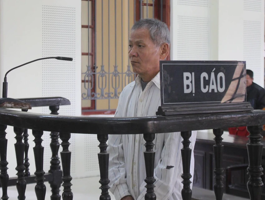 Chiếc kính lão 'tố cáo' kẻ hiếp dâm trẻ em ảnh 1