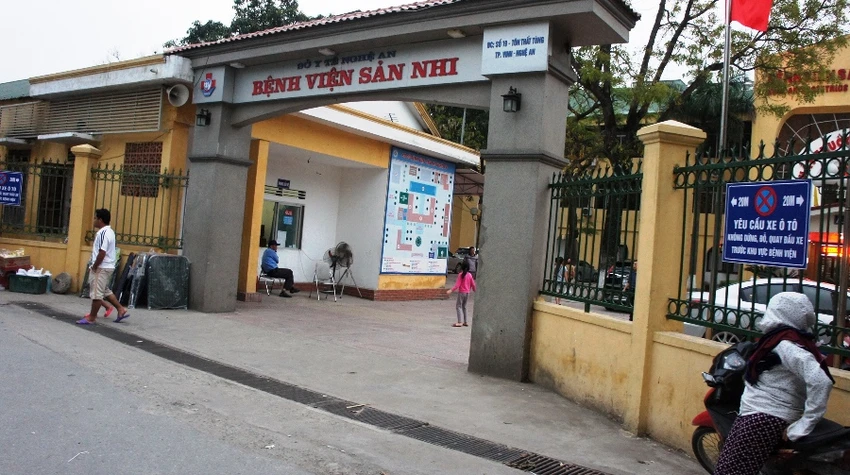Chuyển công tác y tá trực vụ bé 4 tuổi tử vong ở BV ảnh 1 Chuyển công tác y tá trực vụ bé 4 tuổi tử vong ở BV ảnh 1