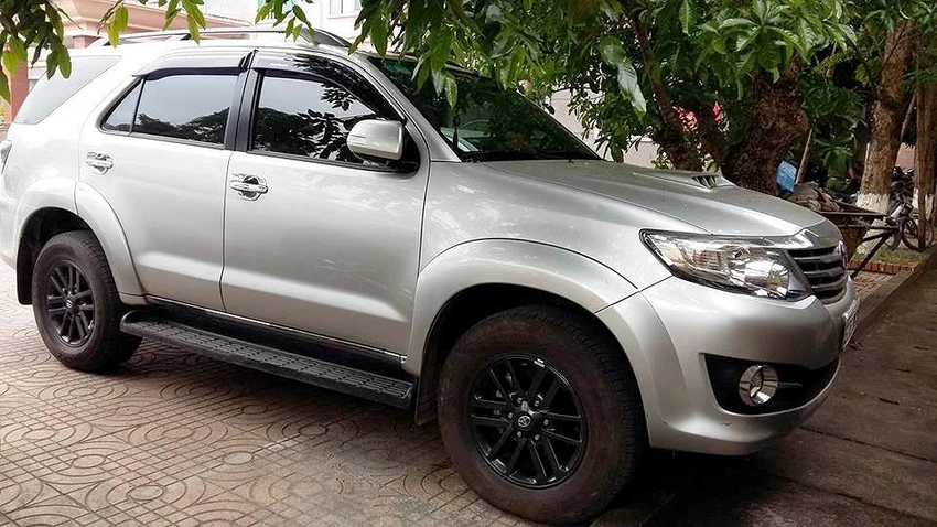 Mải 'tâm sự' đôi tình nhân bị trộm cả xe hơi Fotuner 