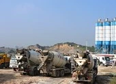 Mỏ đá chưa hoàn thổ lại 'mọc' trạm bê tông lụi 