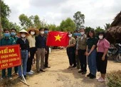 Bộ đội lên rừng căng bạt lập chốt chống dịch