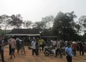 Vì sao người dân bắt công an, đốt xe cán bộ xã?