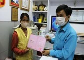 Vợ người bị rắn hổ mang cắn ủng hộ 80 triệu cho bệnh nhân khác