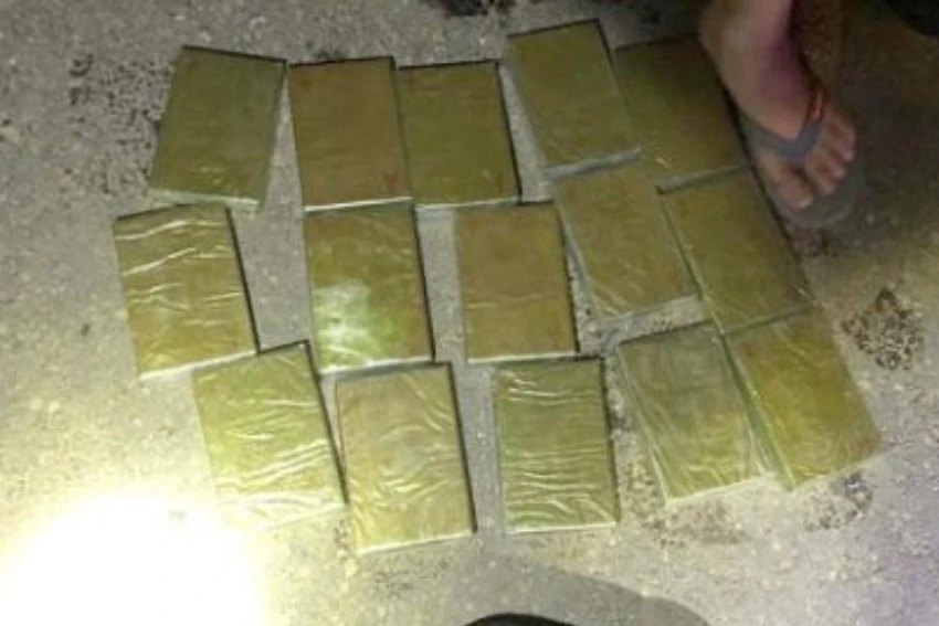 Ban chuyên án thu giữ tang vật heroin. Ảnh: CA. Ban chuyên án thu giữ tang vật heroin. Ảnh: CA.