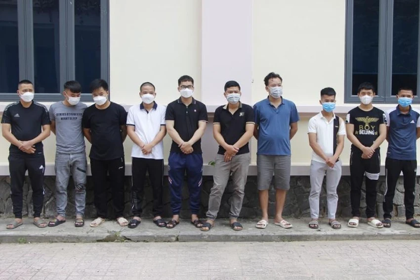 Lê Thế Trung và cấp dưới bị bắt giữ. Ảnh: CA. Lê Thế Trung và cấp dưới bị bắt giữ. Ảnh: CA.