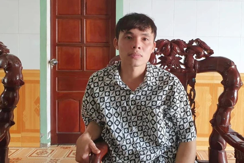 Anh Ngô Công Minh dũng cảm cứu sống hai chị em. Ảnh: V. HẬU Anh Ngô Công Minh dũng cảm cứu sống hai chị em. Ảnh: V. HẬU