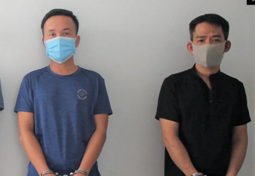 Lê Kiên Trung và Trần Diễn Thương tại cơ quan công an. Ảnh: NTV.