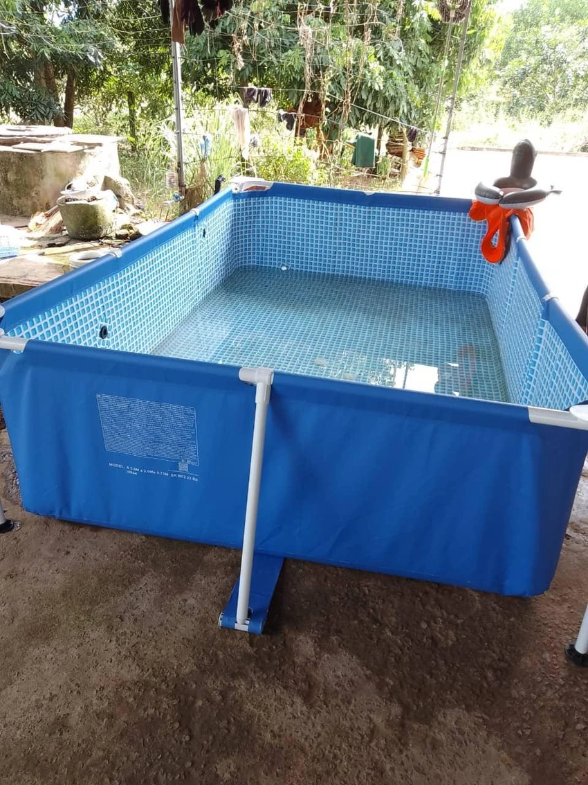 Bể bơi mua sẵn của gia đình xảy ra sự việc. Bể bơi mua sẵn của gia đình xảy ra sự việc.