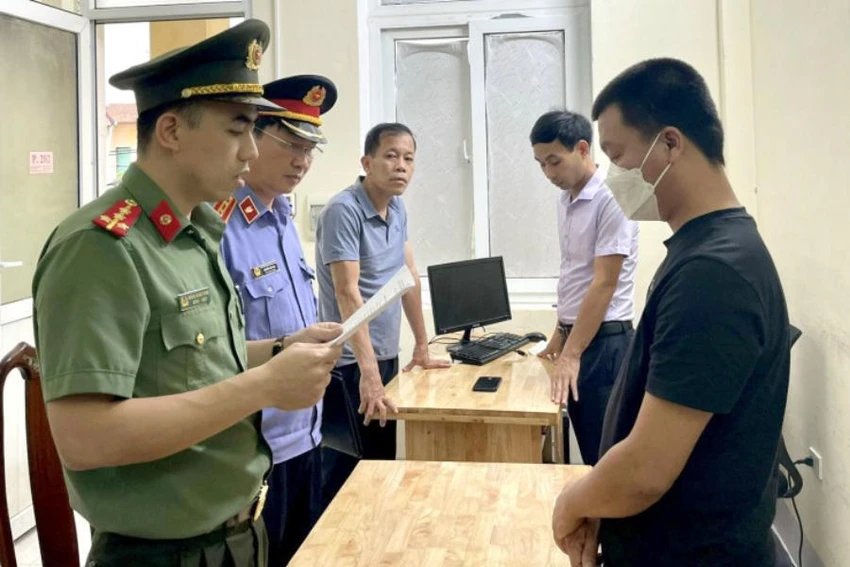 Khởi tố bị can Phạm Văn Bằng. Ảnh: CA