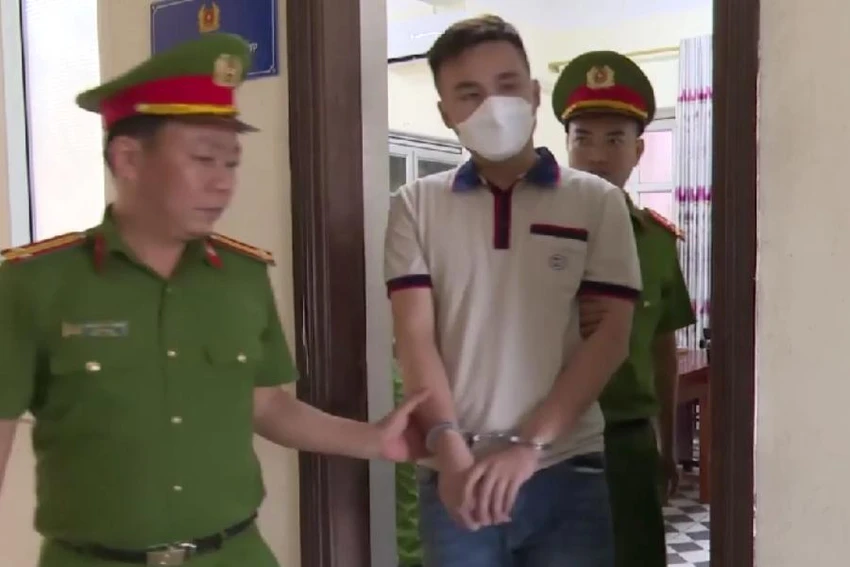 Bị can Nguyễn Văn Hoàng bị bắt tạm giam. Bị can Nguyễn Văn Hoàng bị bắt tạm giam.