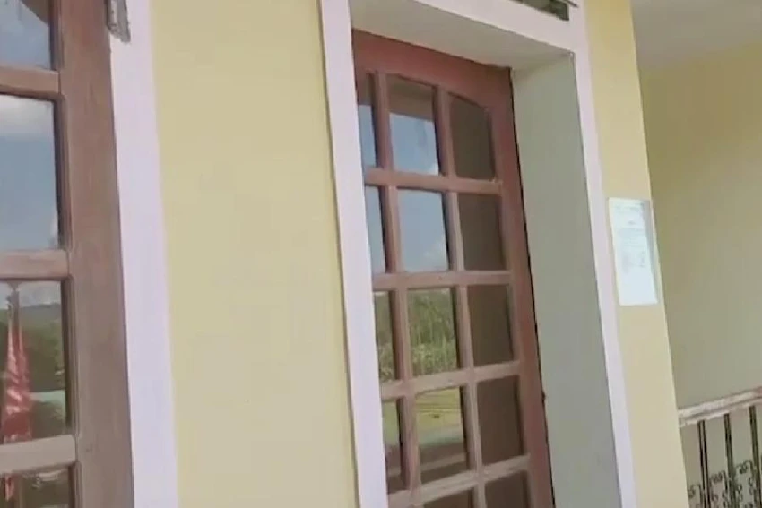 Nhiều phòng làm việc của cán bộ xã Hồng Sơn đóng cửa vào ngày 29-8. Ảnh: CTV. Nhiều phòng làm việc của cán bộ xã Hồng Sơn đóng cửa vào ngày 29-8. Ảnh: CTV.