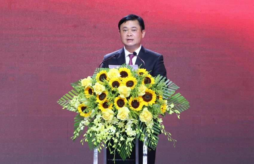 Ông Thái Thanh Quý, Bí Thư Tỉnh ủy Nghệ An, đọc diễn văn tại lễ kỷ niệm. Ảnh: Đ.AM Ông Thái Thanh Quý, Bí Thư Tỉnh ủy Nghệ An, đọc diễn văn tại lễ kỷ niệm. Ảnh: Đ.AM