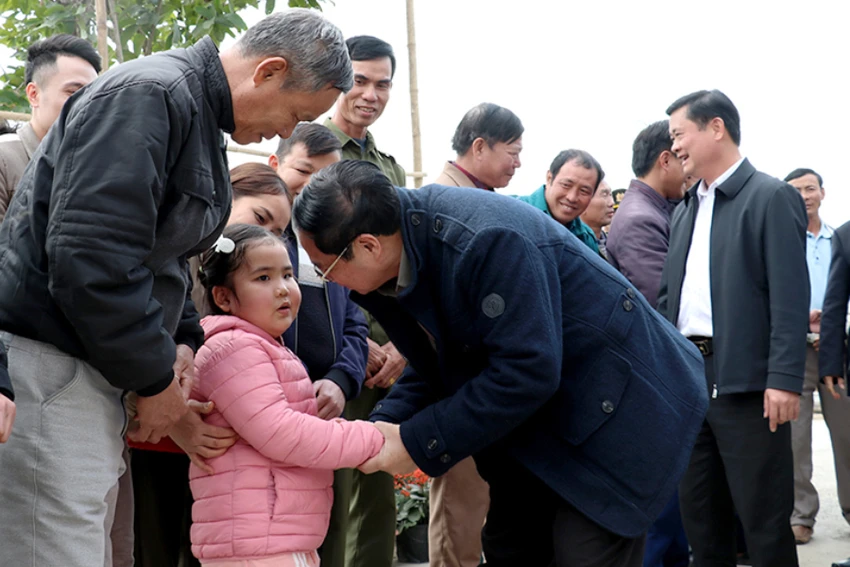 Thủ tướng Chính phủ Phạm Minh Chính thăm người dân tại Khu tái định cư cao tốc Bắc-Nam ở xã Nghi Phương (huyện Nghi Lộc, Nghệ An). Thủ tướng Chính phủ Phạm Minh Chính thăm người dân tại Khu tái định cư cao tốc Bắc-Nam ở xã Nghi Phương (huyện Nghi Lộc, Nghệ An).
