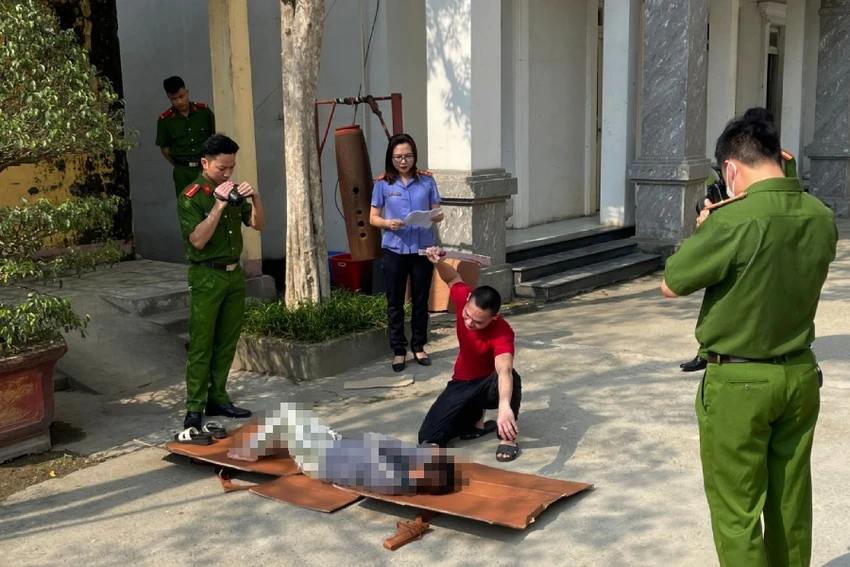 Kiểm sát viên kiểm sát quá trình thực nghiệm điều tra.