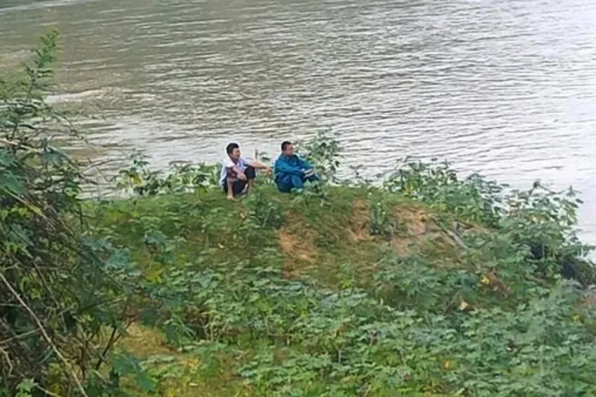 Khu vực hai anh em Nghị, Đắc bị đuối nước. Khu vực hai anh em Nghị, Đắc bị đuối nước.