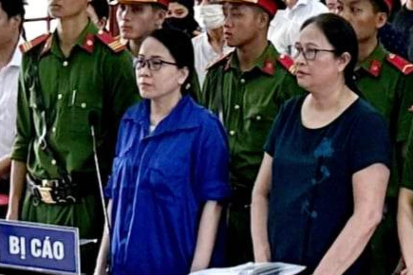 Bị cáo Dung và bị cáo Hương tại phiên tòa. Ảnh: ĐẮC LAM Bị cáo Dung và bị cáo Hương tại phiên tòa. Ảnh: ĐẮC LAM