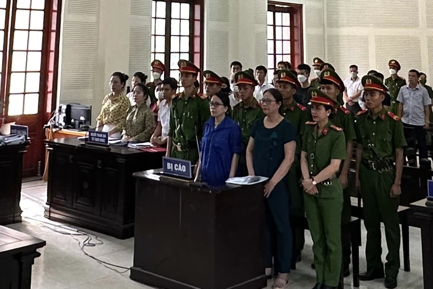 Hai bị cáo tại phiên tòa phúc thẩm. Ảnh: ĐẮC LAM Hai bị cáo tại phiên tòa phúc thẩm. Ảnh: ĐẮC LAM
