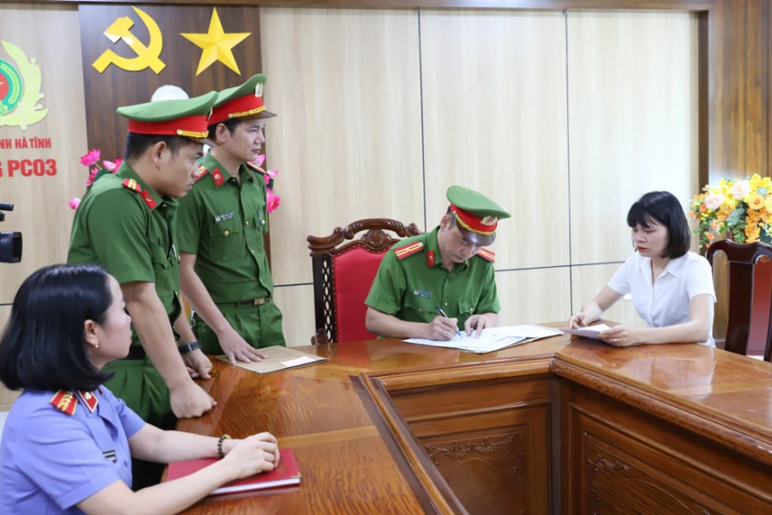 Bị can Nguyễn Thị Bích Ngọc tại cơ quan điều tra. Ảnh: CA. Bị can Nguyễn Thị Bích Ngọc tại cơ quan điều tra. Ảnh: CA.