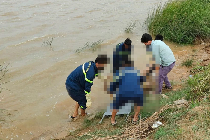 Thi thể anh V được tìm thấy, vớt lên từ sông Lam.