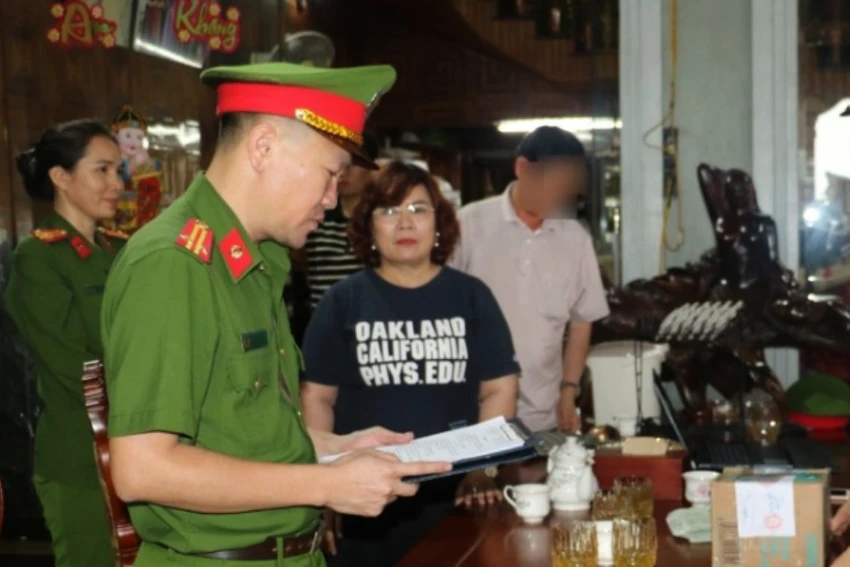 Vì sao nữ giám đốc ngành gỗ bị khởi tố tội buôn lậu?