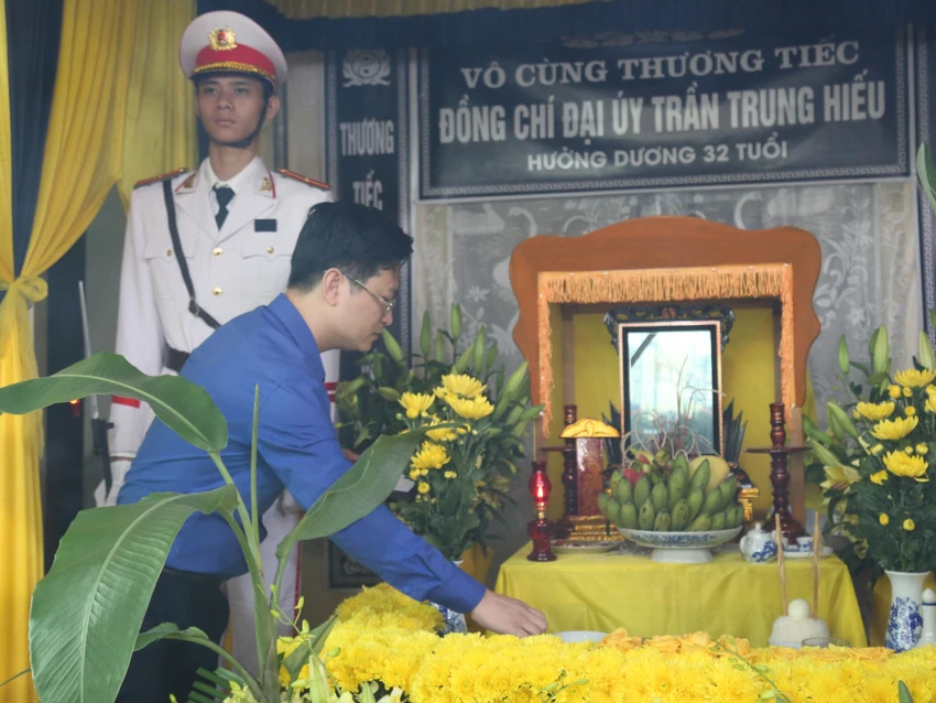 tuoi-tre-dung-cam.jpg