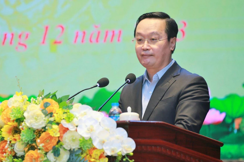 Nguyen-Duc-trung-day-lui-xa-hoi-den.jpg