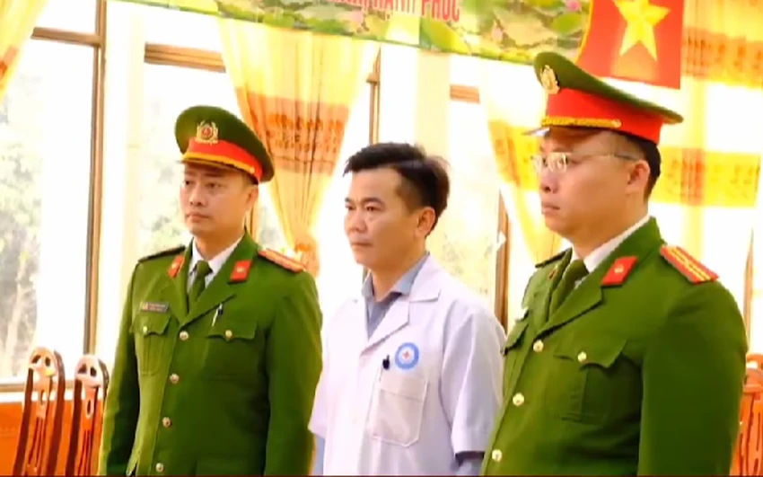 Ly-Khac-Hung-bao-hiem.png
