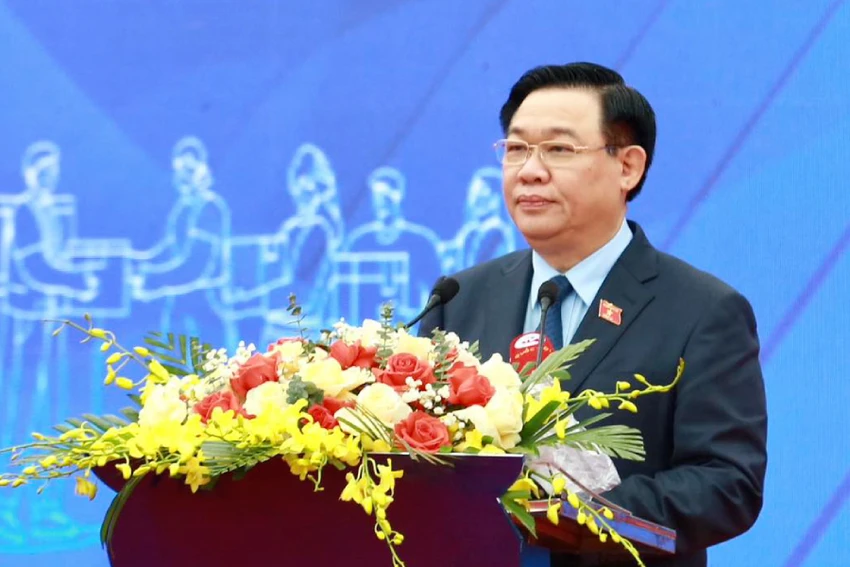 ong-Vuong-Dinh-Hue.jpg